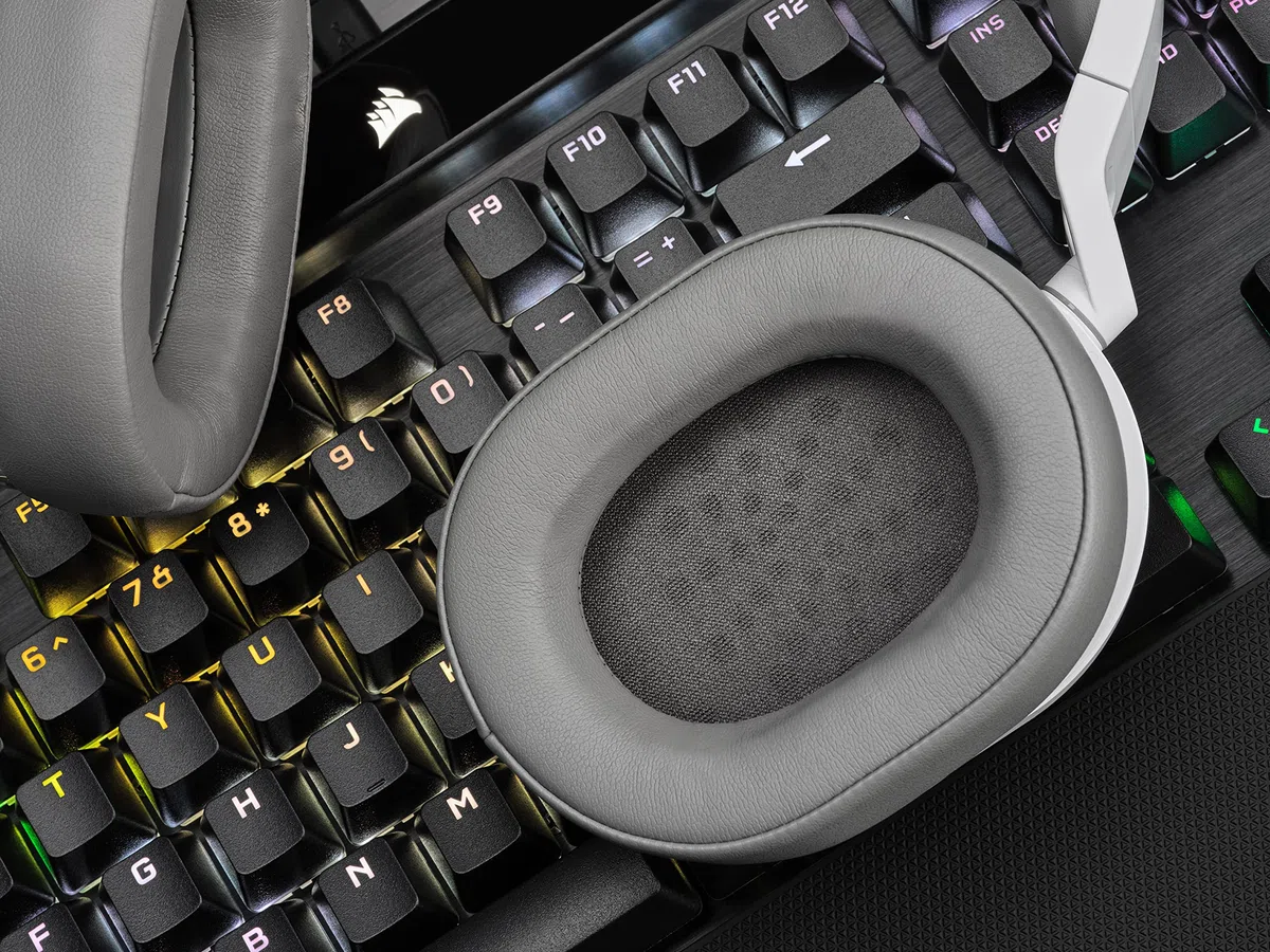 Corsair HS55 SURROUND Cuffie Gaming Cablate 7.1 Multipiattaforma Bianco