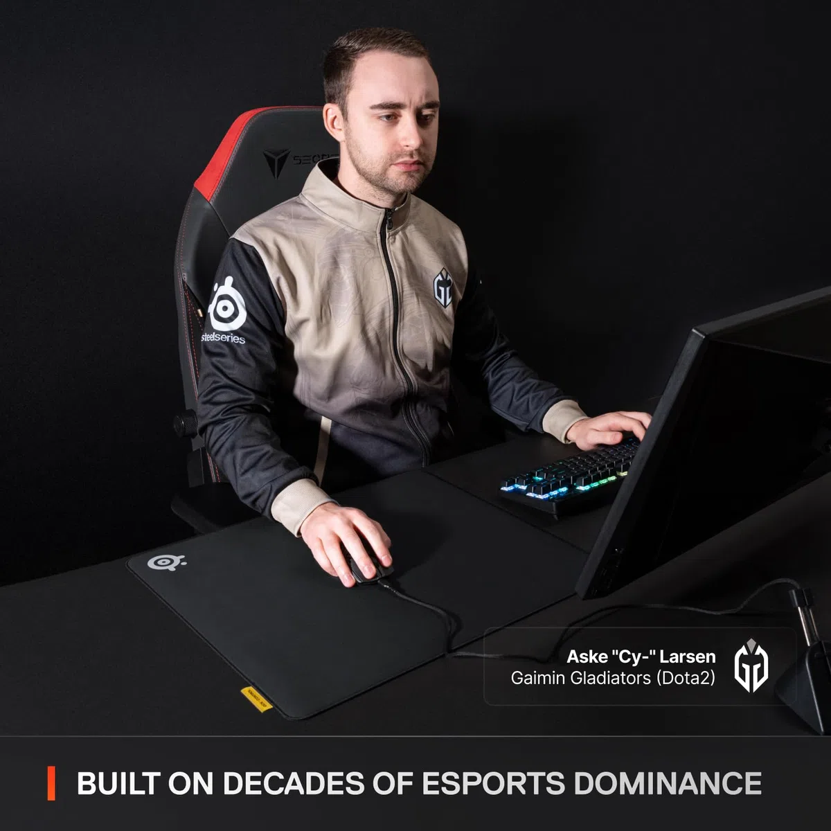 SteelSeries QcK L Performance Control Tappetino per mouse da gioco, densità extra per una scorrevolezza fluida, cuciture a basso profilo, base in gomma neoprene antiscivolo, 42 x 49 cm, FPS, MOBA,