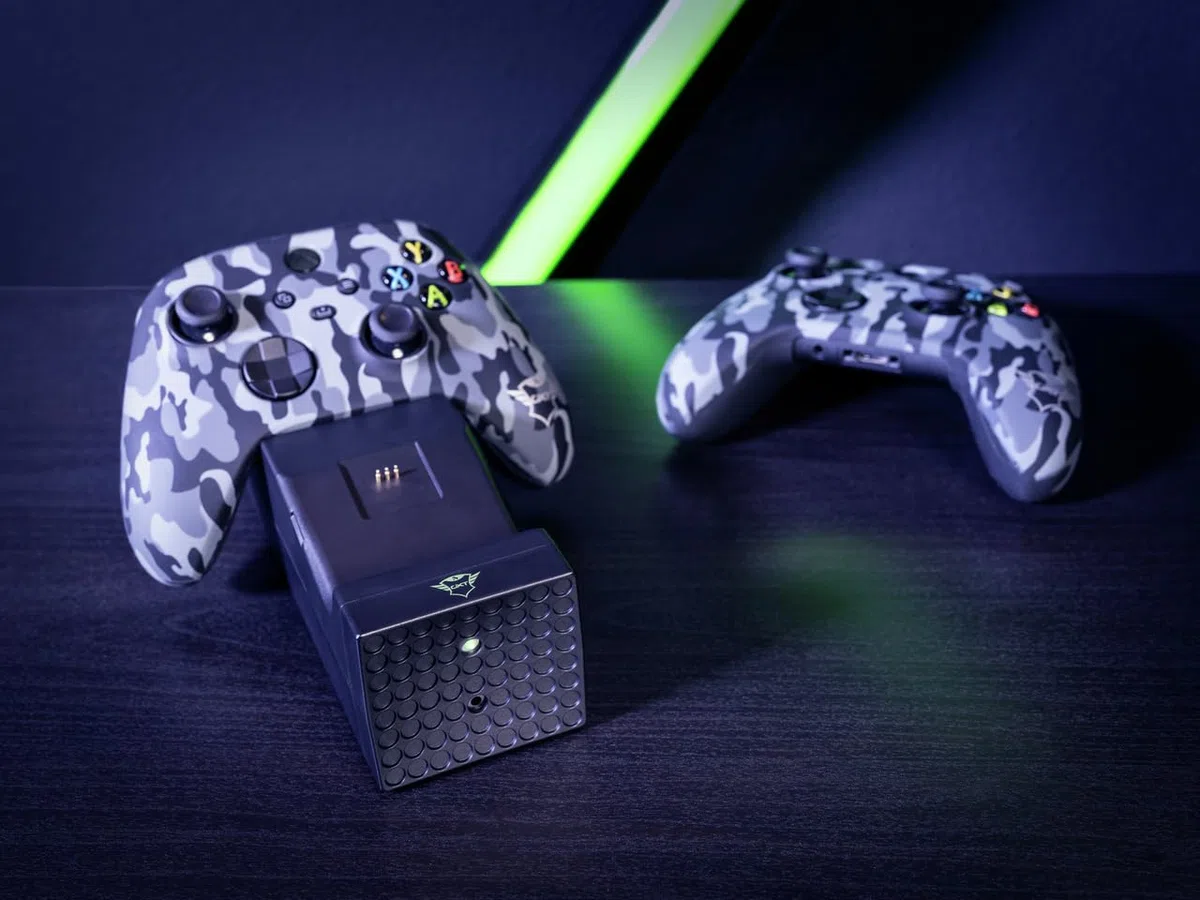 Trust Gaming GXT 250 Ricarica Controller Xbox Series X/S, Docking Station e Indicatore di LED Base di Ricarica Controller, Doppia Stazione di Ricarica per Controller