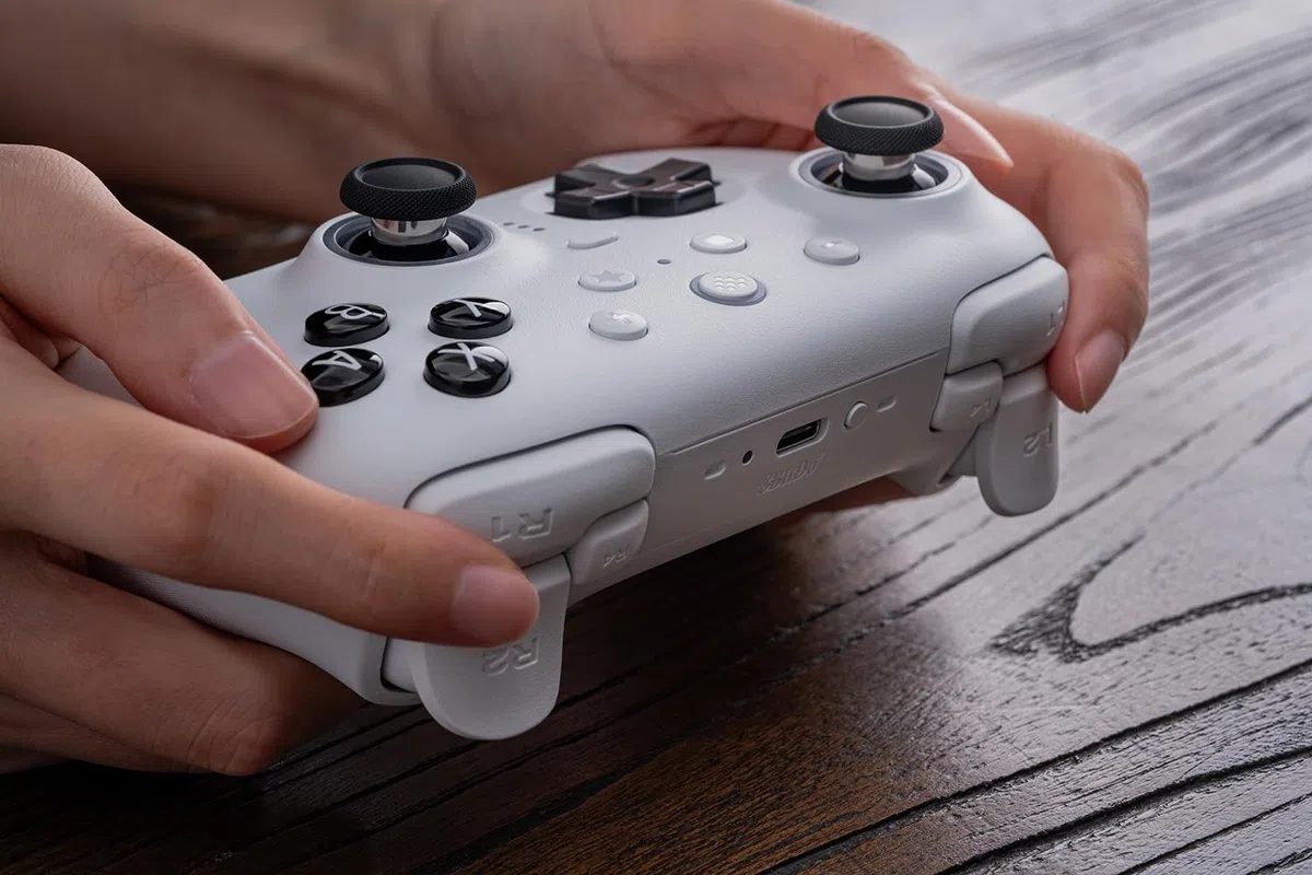 8BitDo Ultimate 2 Bluetooth Controller for Switch & Windows PC, TMR Joysticks, Hall Effect/Tactile Triggers, White