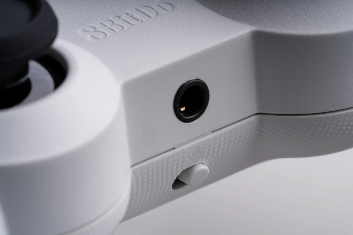 8Bitdo Pro 2 Wired Controller for Xbox, Hall Effect Joystick Update, 3.5mm Audio Jack, Compatible with Xbox Series X|S, Xbox One, Windows 10/11 - Officially Licensed (White)
