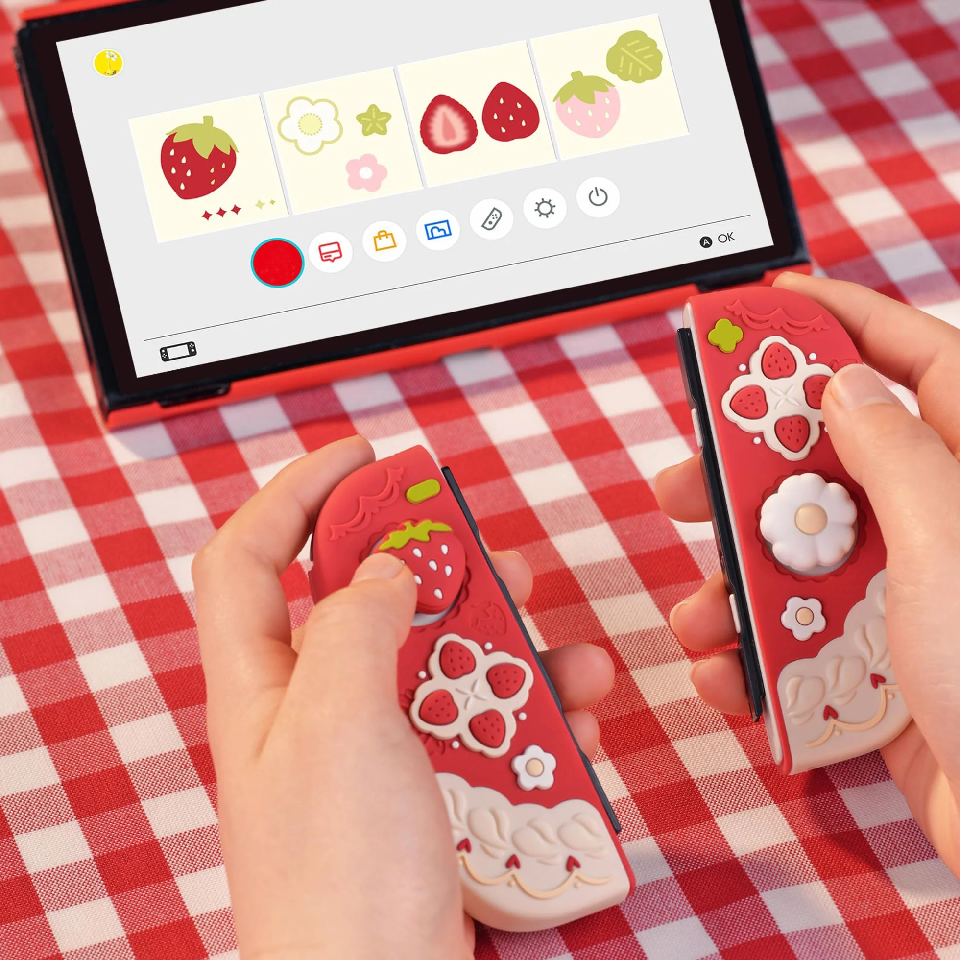 GeekShare Cover protettiva in silicone per Switch OLED, antigraffiti, sottile, compatibile con Switch OLED, cover protettiva separabile con 2 cover per filtro, fragole con panna