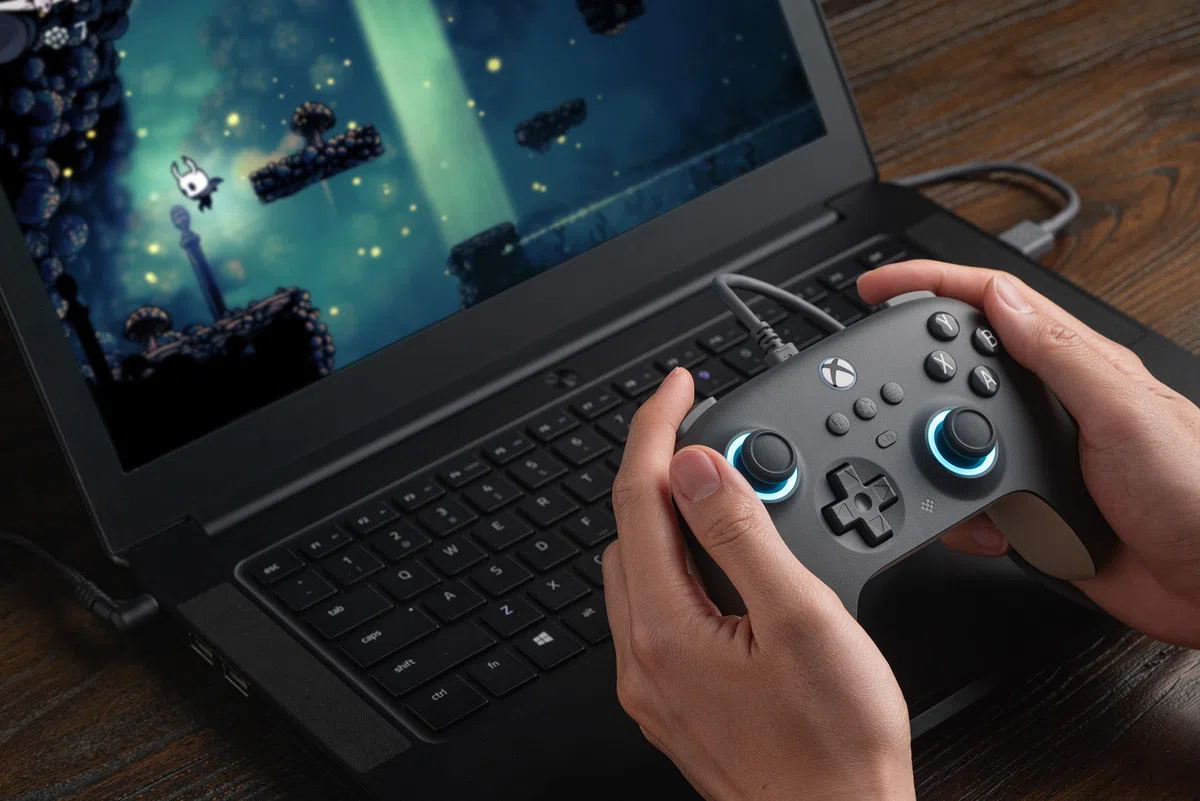8Bitdo Ultimate C Wired Controller for Xbox, Hall Effect Joysticks, Officially Licensed (Dark Gray)