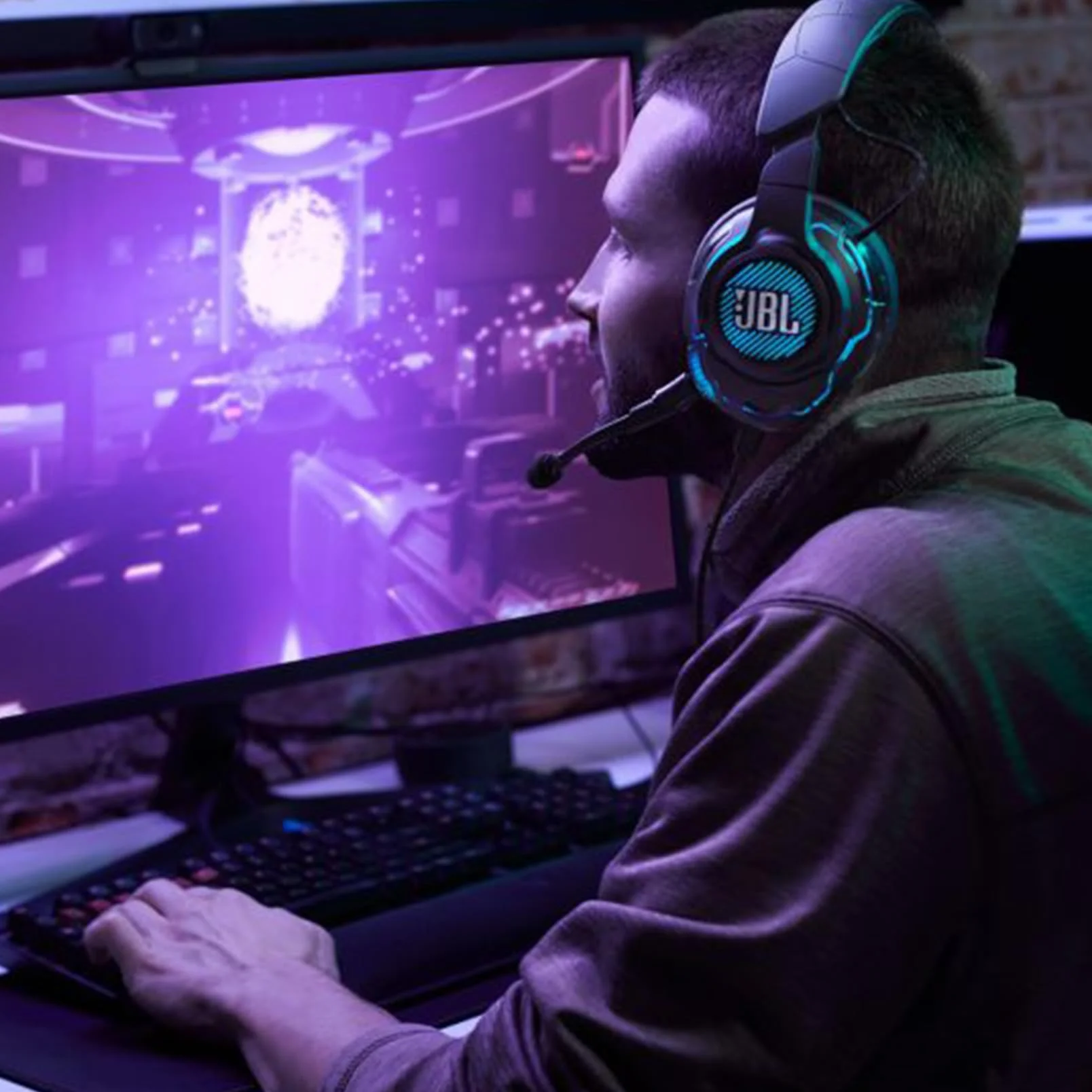 JBL Quantum ONE Cuffie Gaming Over-Ear con Cavo USB, Microfono, QuantumSPHERE 360, Sensori Movimento, Nero