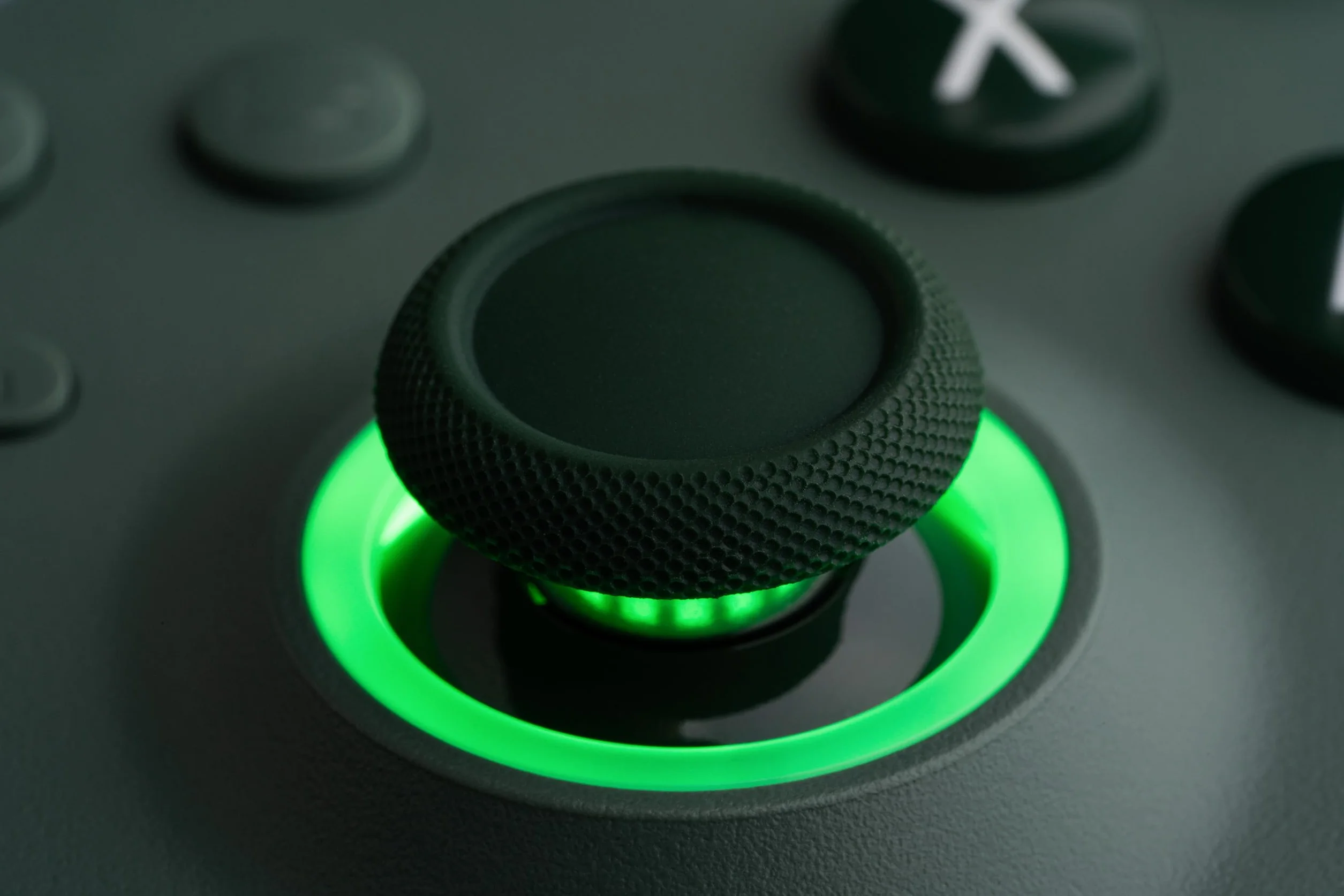 8Bitdo Ultimate C Wired Controller for Xbox, RGB Lighting Fire Ring and Hall Effect Joysticks, Compatible with Xbox Series X|S, Xbox One, Windows 10/11 - Officially Licensed (Dark Green)