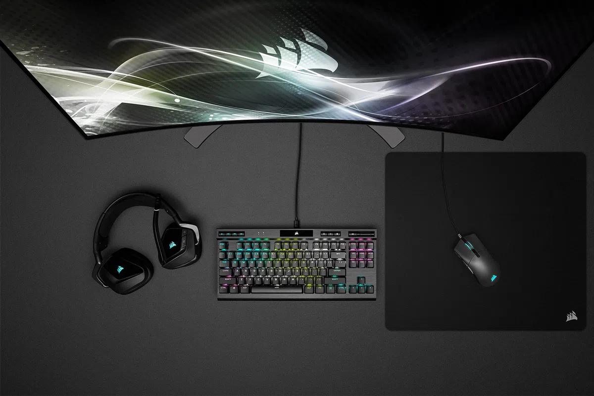 Corsair SABRE RGB PRO CHAMPION SERIES Mouse Gaming Ergonomico Leggero 74 g Cavo Paracord QUICKSTRIKE Nero
