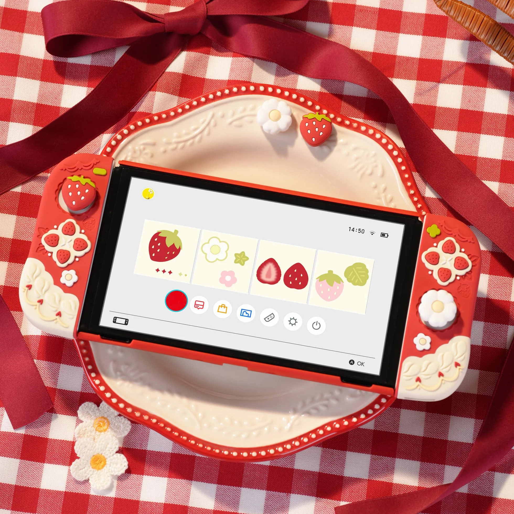 GeekShare Cover protettiva in silicone per Switch OLED, antigraffiti, sottile, compatibile con Switch OLED, cover protettiva separabile con 2 cover per filtro, fragole con panna