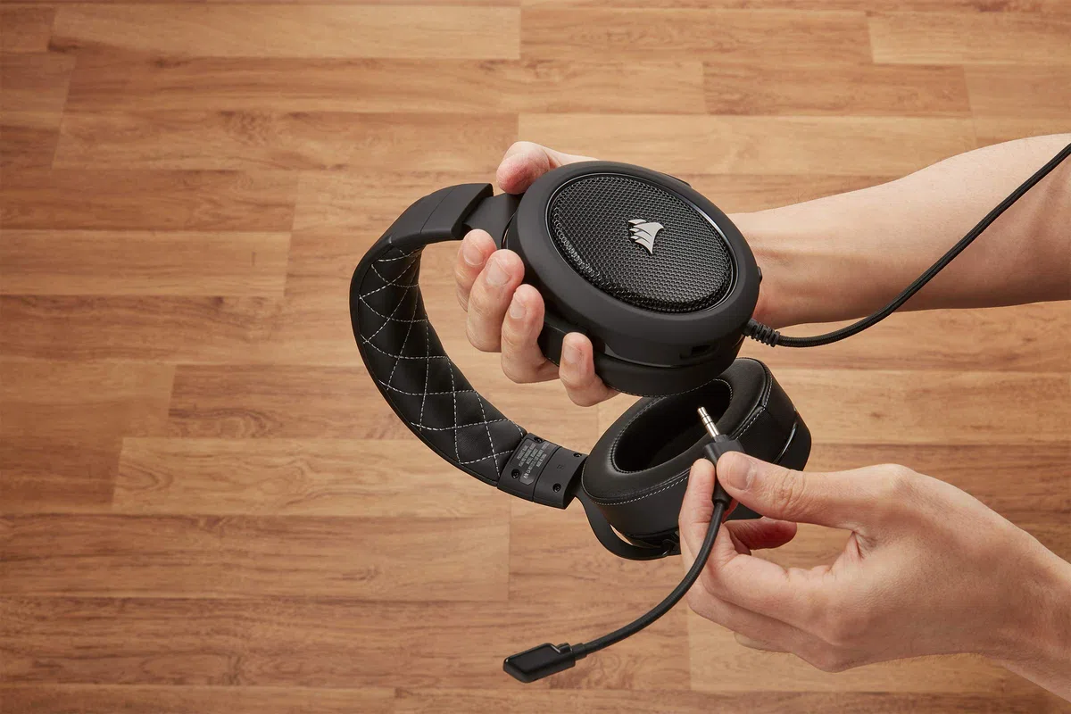 Corsair HS60 Pro Surround Cuffie Gaming con Microfono, Audio 7.1, Memory Foam, Rumore, Nero