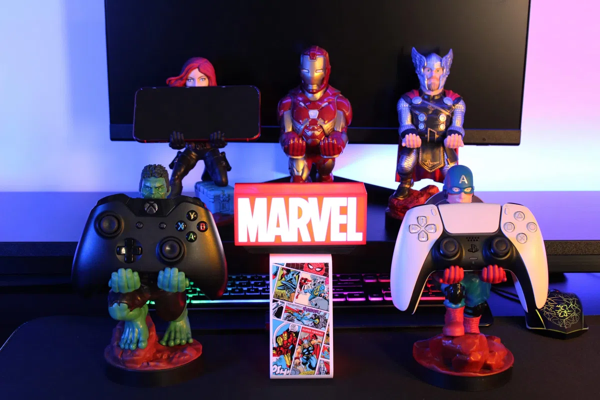 Cableguys Ikon Marvel Comics Supporto Accessori Gaming Smartphone Illuminato Xbox PlayStation Controller