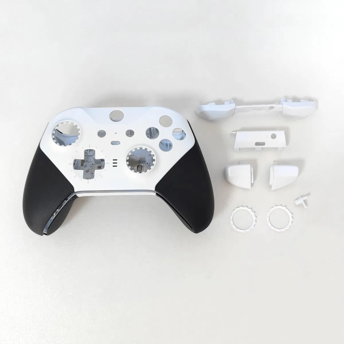 Hzxkqmil Set di Guscio di Ricambio per Xbox Elite Controller Series 2 - Core Bianco, Custodia Anteriore Coperchio Posteriore + Pulsante di Attivazione LB RB LT RT Paracolpi Anello Joystick Accessori