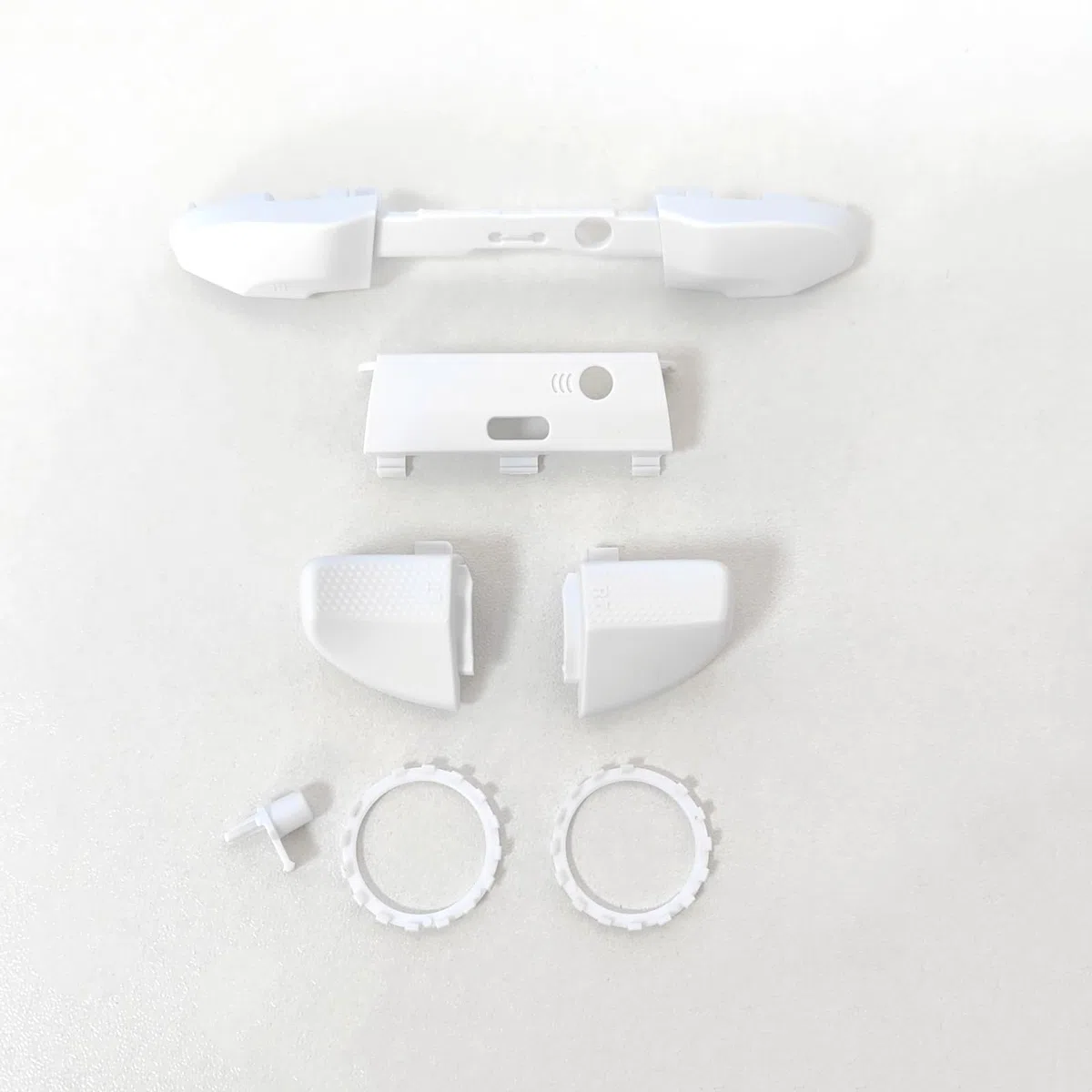 Hzxkqmil Set di Guscio di Ricambio per Xbox Elite Controller Series 2 - Core Bianco, Custodia Anteriore Coperchio Posteriore + Pulsante di Attivazione LB RB LT RT Paracolpi Anello Joystick Accessori