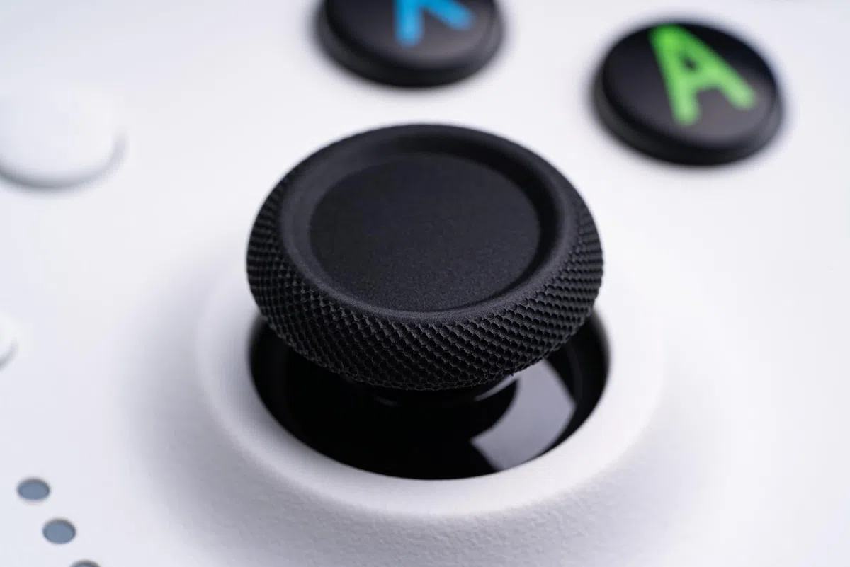 8Bitdo Ultimate Wired Controller for Xbox, Hall Effect Joystick Update, Compatible with Xbox Series X|S, Xbox One, Windows 10 & Windows 11 - Officially Licensed (White)