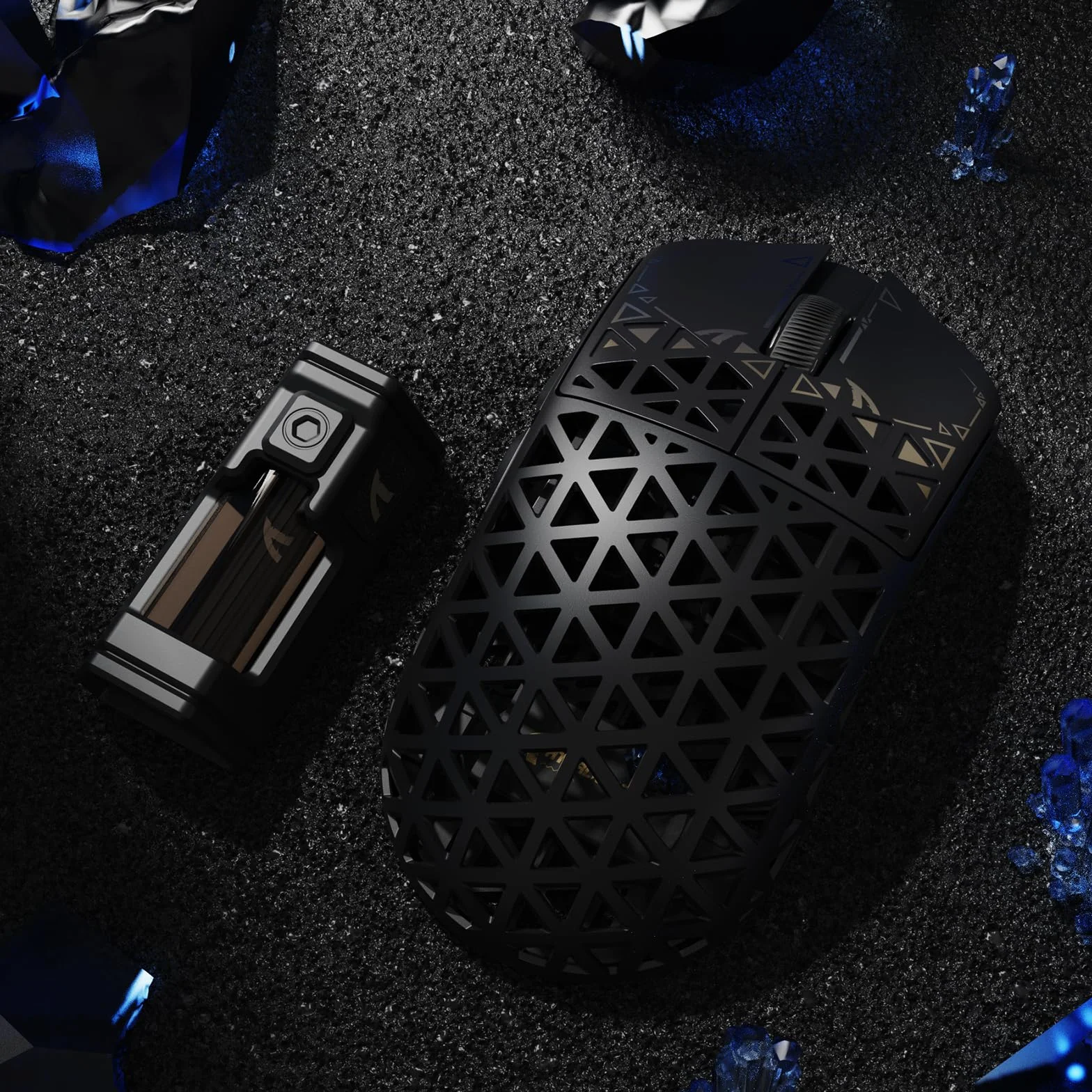 ATTACK SHARK R5 Ultra Mouse da Gioco Wireless HyperSpeed Fibra Carbonio, Mouse Ultraleggero 39g, 2,4G/BT/USB-C Cablato, Sensore PAW3950MAX, Frequenza Polling Wireless 8KHz, 42KDPI, Win/Mac -Nero