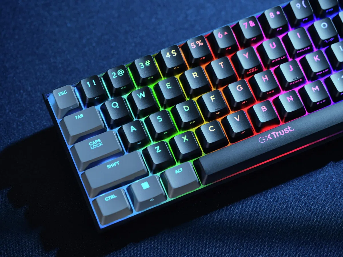 Acira Tastiera Meccanica 60% Layout Italiano QWERTY Retroilluminata RGB Gaming Programmabile USB Nero