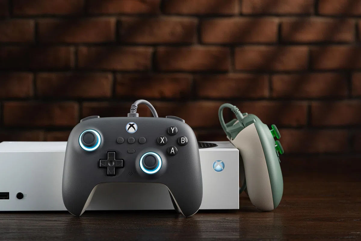 8Bitdo Ultimate C Wired Controller for Xbox, Hall Effect Joysticks, Officially Licensed (Dark Gray)