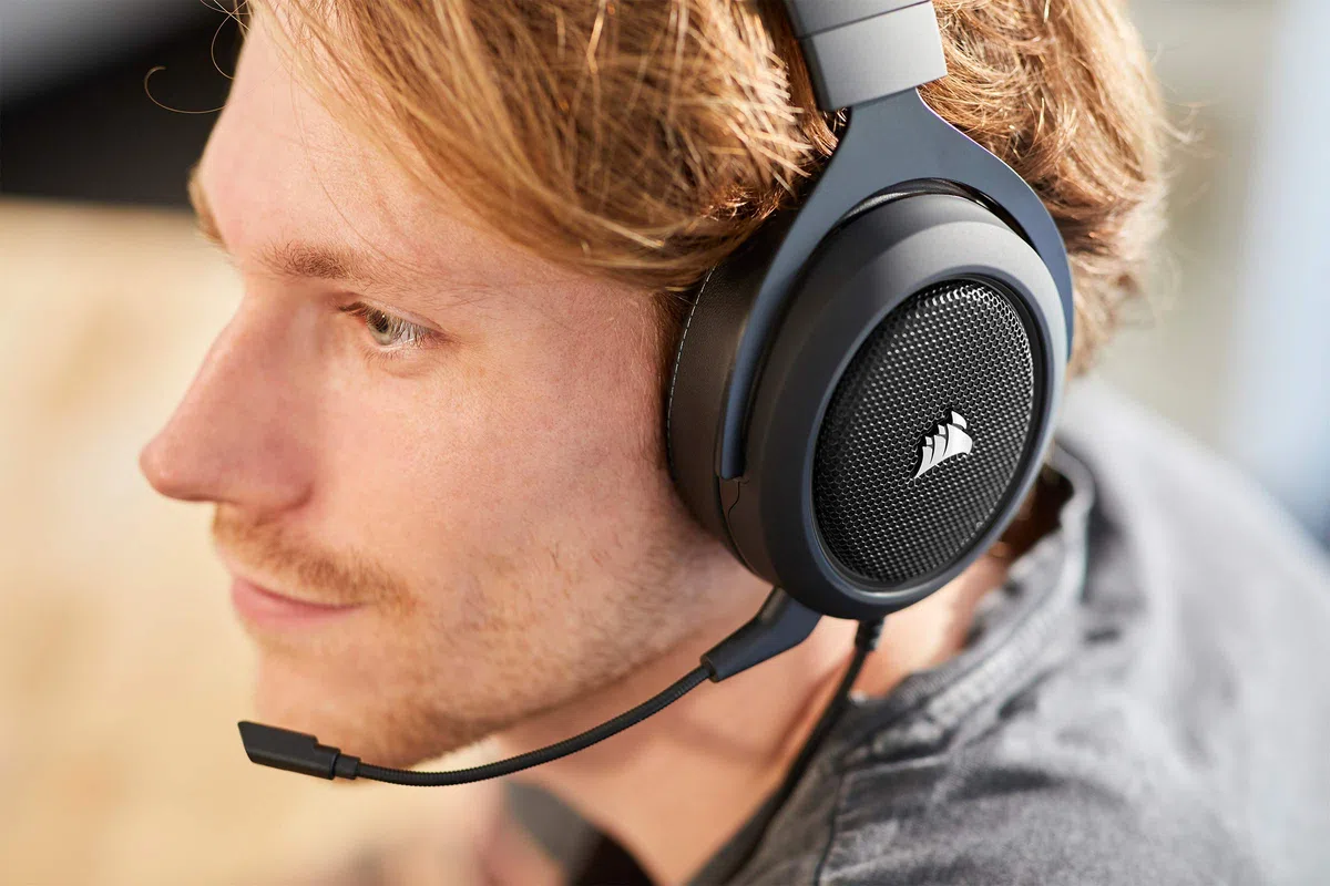 Corsair HS60 Pro Surround Cuffie Gaming con Microfono, Audio 7.1, Memory Foam, Rumore, Nero