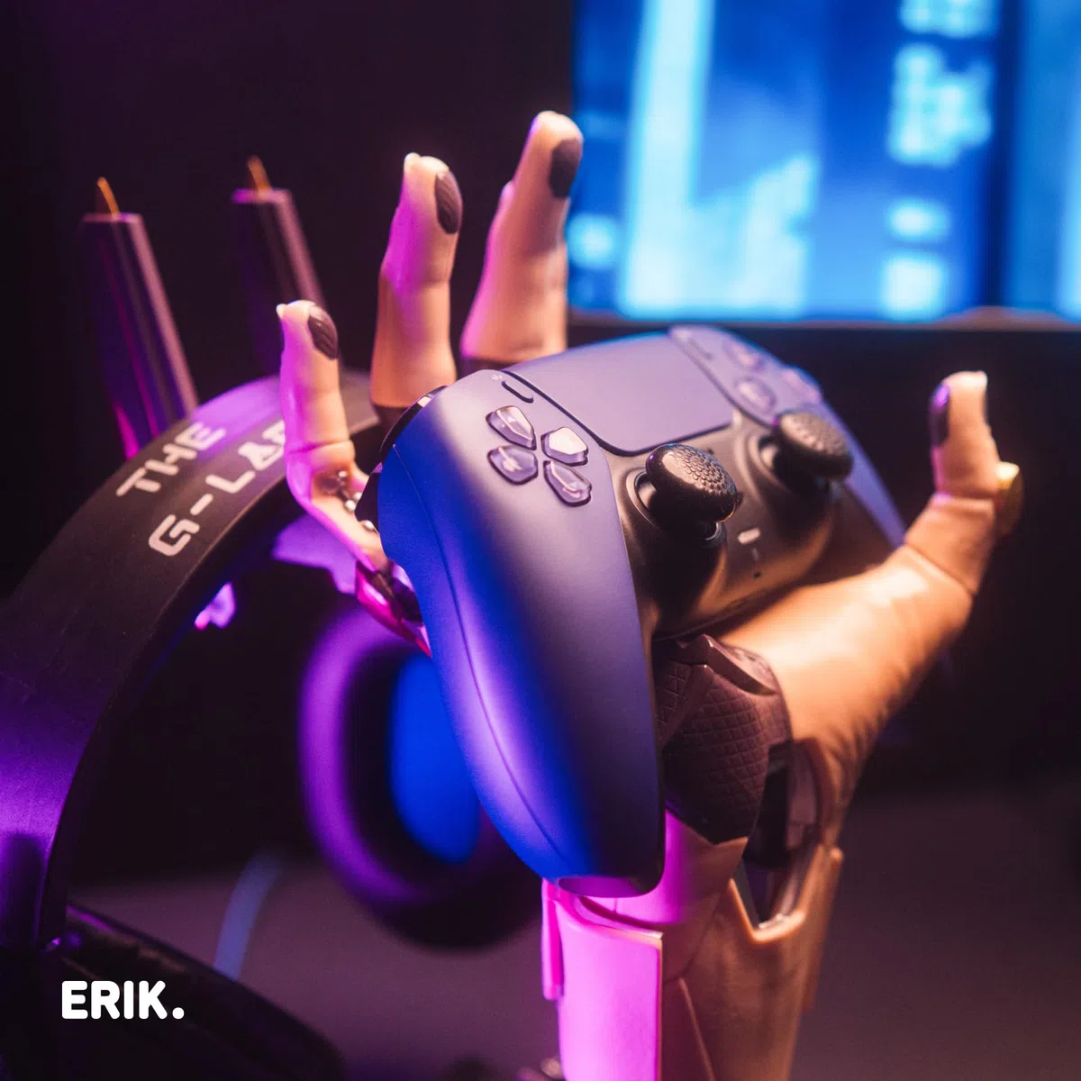 Grupo Erik Porta Cuffie da Scrivania e Porta Joystick PS5 Cyberpunk Supporto Controller PS5, PS4, XBOX Accessori Gaming Room 16x20x27.5 cm