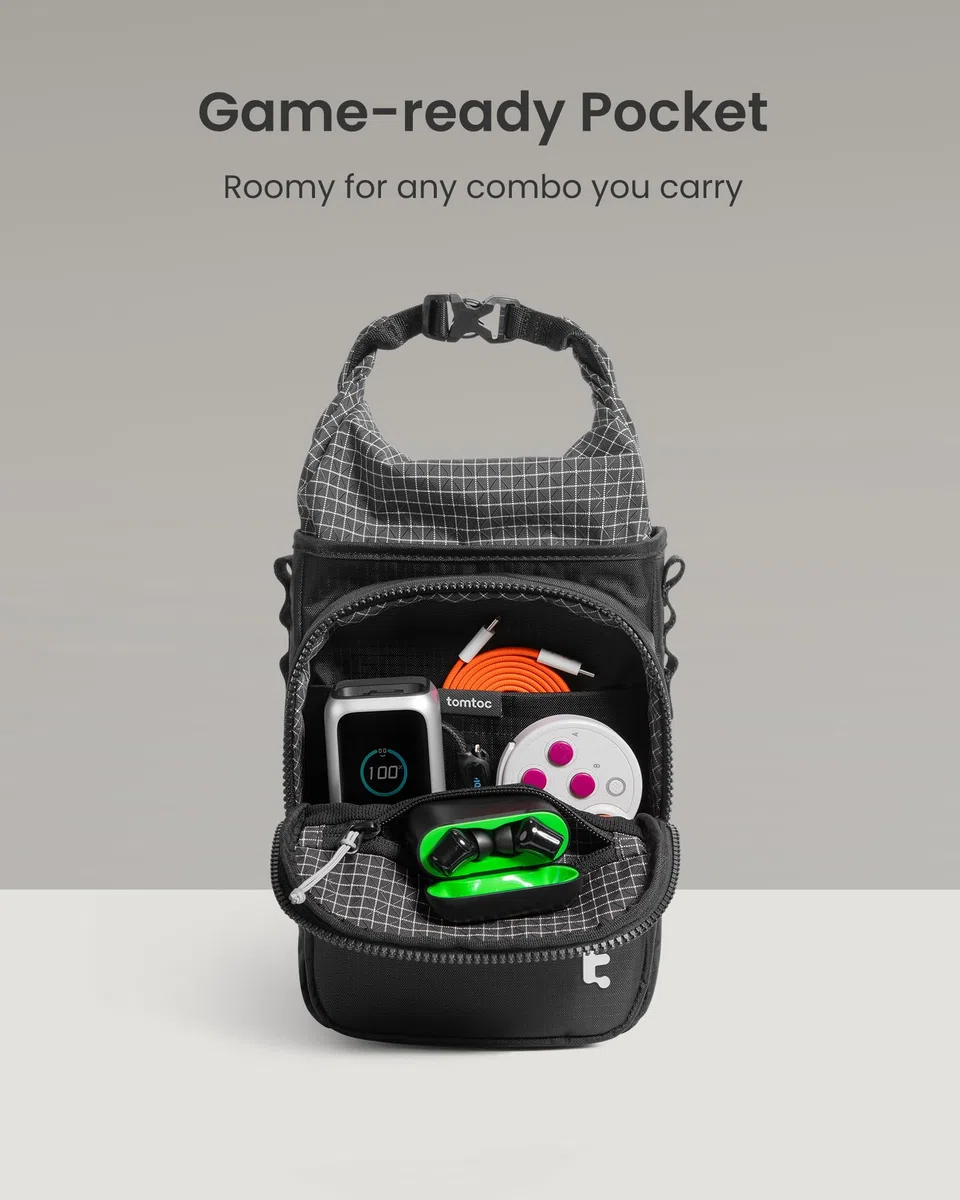 tomtoc Sling Bag per Custodia Slim per Console di Gioco Portatili, Borsa a Tracolla da Viaggio per Steam Deck, ROG Xbox Ally X, Switch 2, PS Portal, Borsa Roll-Top per Cavi di Ricarica e Accessori