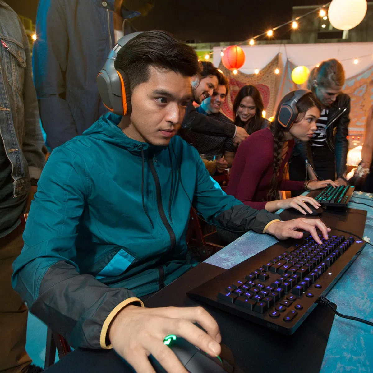Logitech G G213 Prodigy Tastiera Gaming Cablata LIGHTSYNC RGB Tasti Retroilluminati Resistente agli Schizzi Layout Italiano Nero