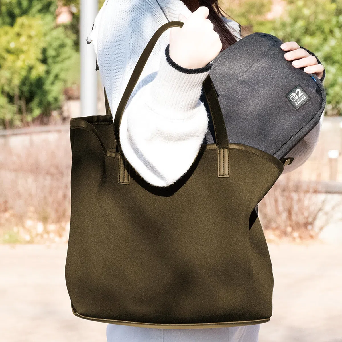 HORI Borsa Reversibile Travel Pouch (Nera) – Borsa per il trasporto e la custodia della Nintendo Switch 2 – Licenza Ufficiale Nintendo