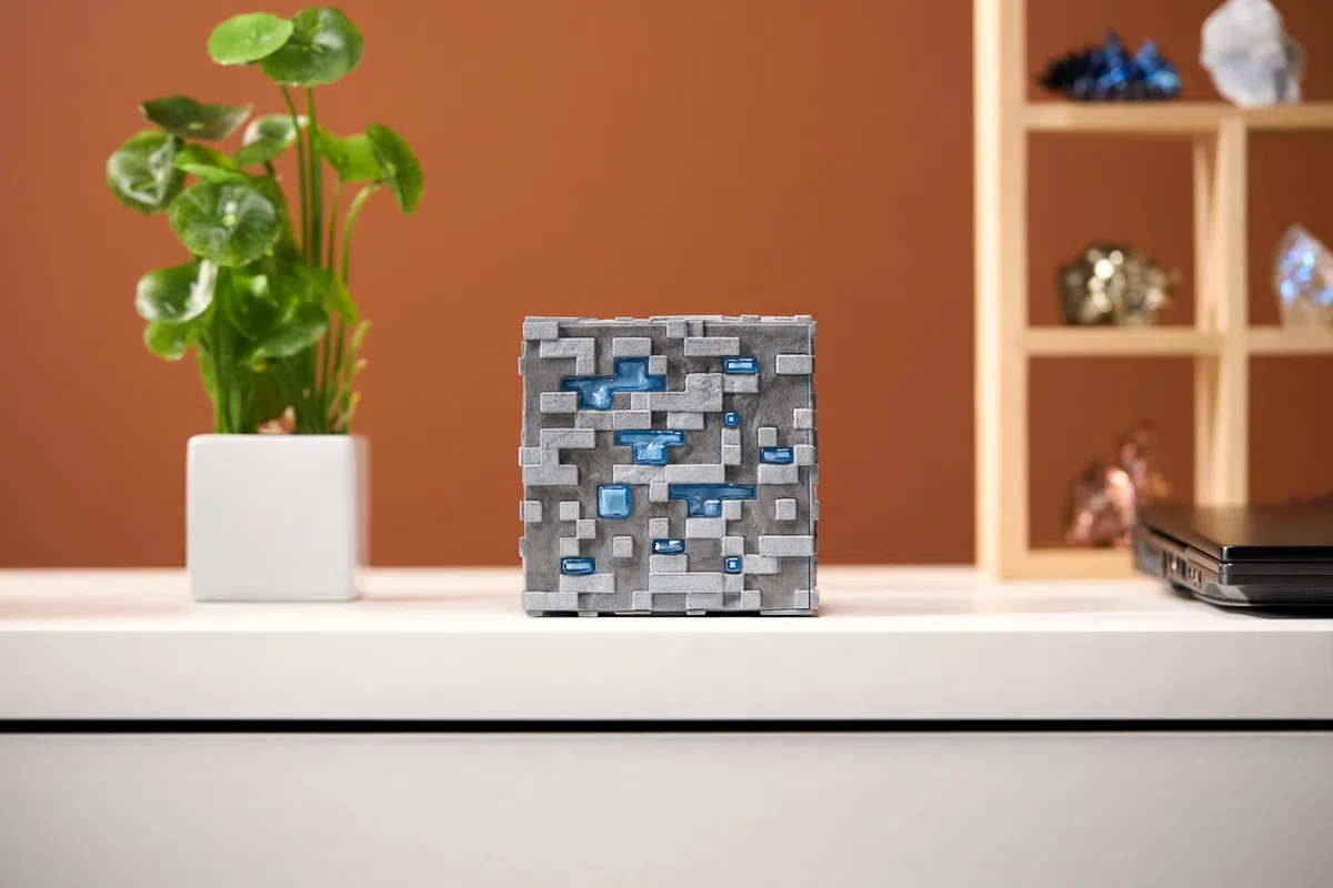 Noble Collection Minecraft Minerale di diamante luminoso Replica da collezionare