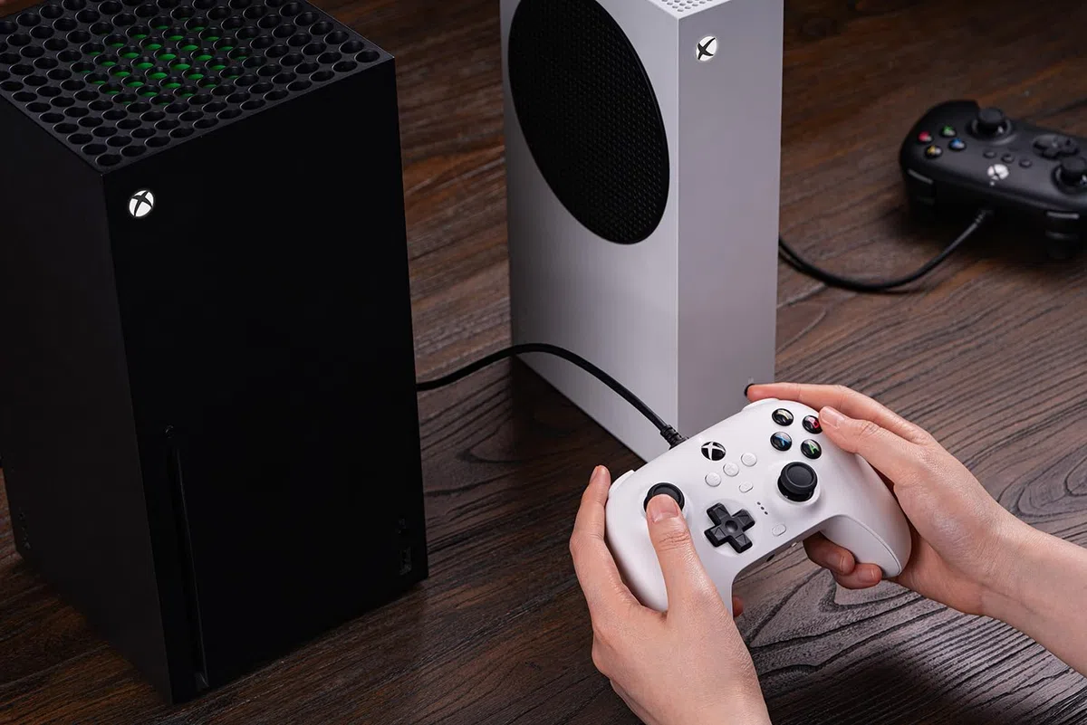 8Bitdo Ultimate Wired Controller for Xbox, Hall Effect Joystick Update, Compatible with Xbox Series X|S, Xbox One, Windows 10 & Windows 11 - Officially Licensed (White)