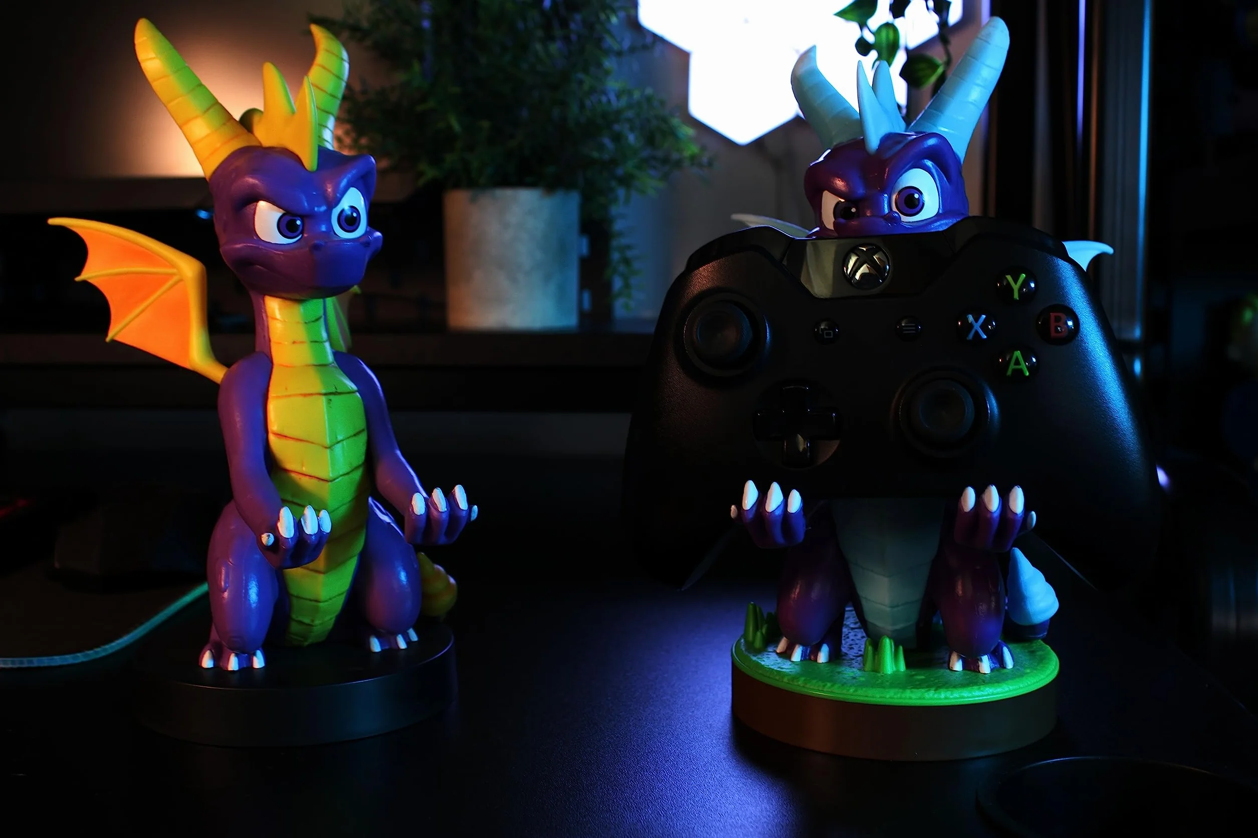 Cableguys Spyro Ice Supporto Controller e Telefono Porta Cellulare per Xbox PlayStation Accessori Gaming