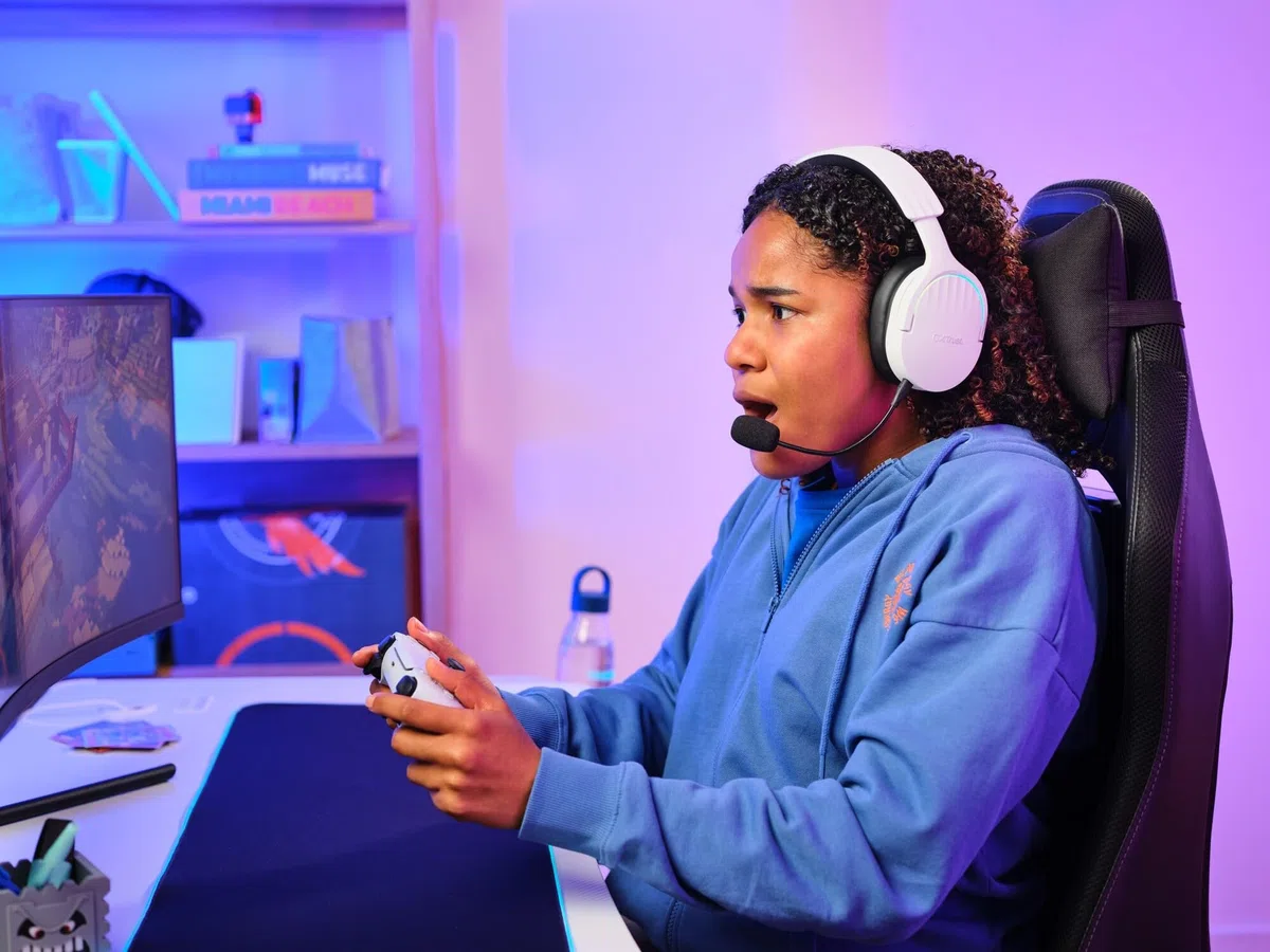 GXTrust 491W Fayzo Cuffie Gaming Wireless Bluetooth + 2.4 GHz, Audio Surround 7.1, Batteria da 22 Ore, 35% Plastica Riciclata, RGB Cuffie Bluetooth Over Ear PC PS5 PS4 Switch - Bianco