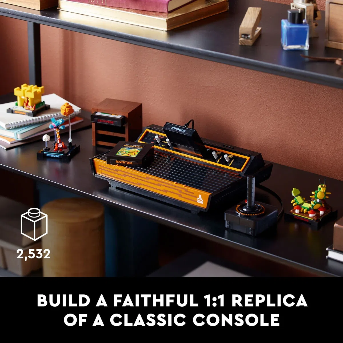 LEGO Icons Atari 2600 Building Set 10306 - Console per videogiochi retrò e repliche di cartucce di gioco, con minifigure e joystick, regalo nostalgico anni '80 per giocatori e adulti