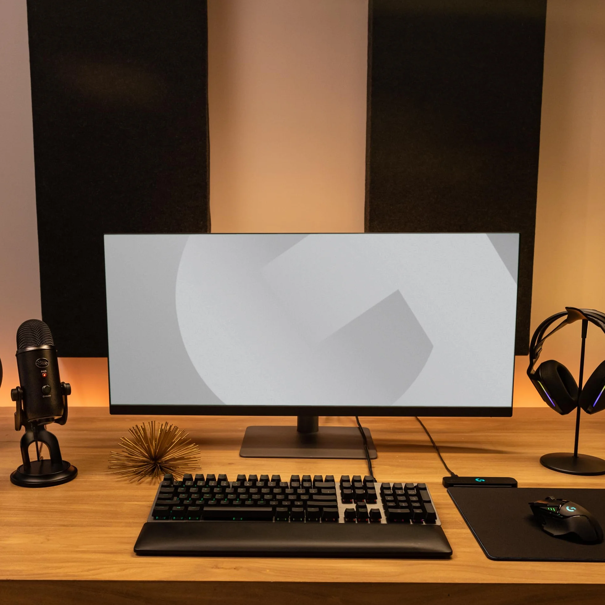 Logitech G733 LIGHTSPEED Wireless Gaming Headset with Microphone, LIGHTSYNC RGB, Blue VO!CE, PRO-G Audio - Nero
